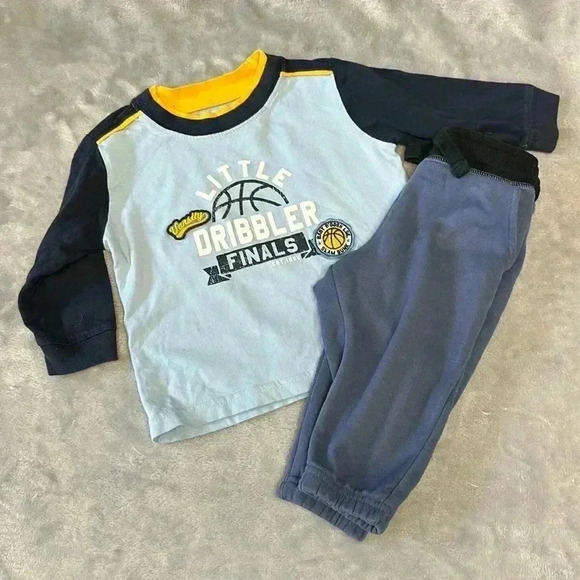 Oshkosh B’gosh - 2 piece set. Size 12  months - Picture 1 of 8